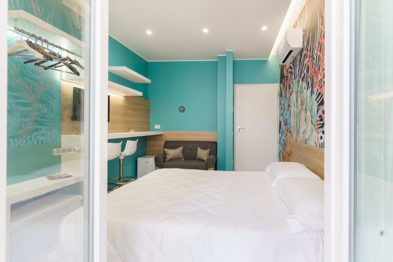 Abissi Room One Step From The Sea Trani Bagian luar foto