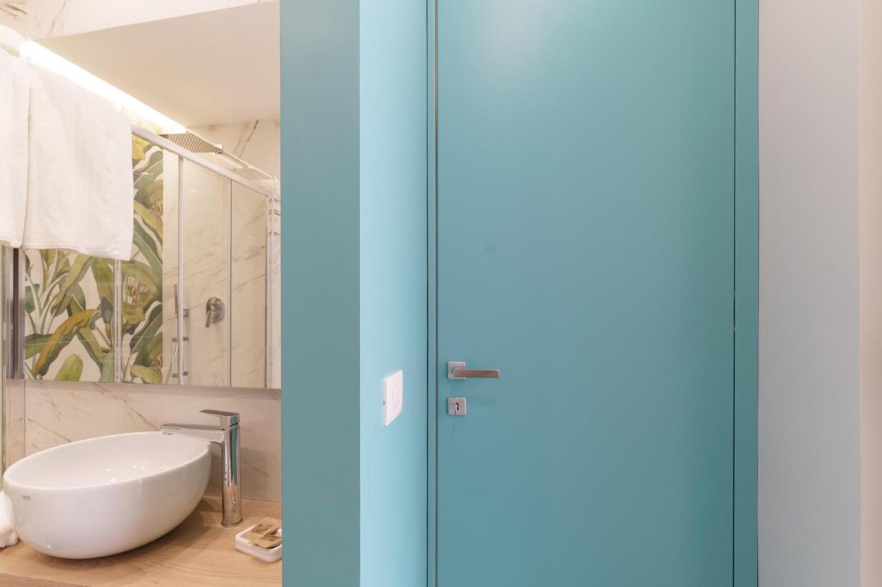 Abissi Room One Step From The Sea Trani Bagian luar foto